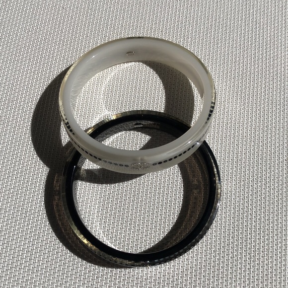 🍒2 CHANEL 1000% AUTHENTIC bangle bracelets. - Picture 10 of 12